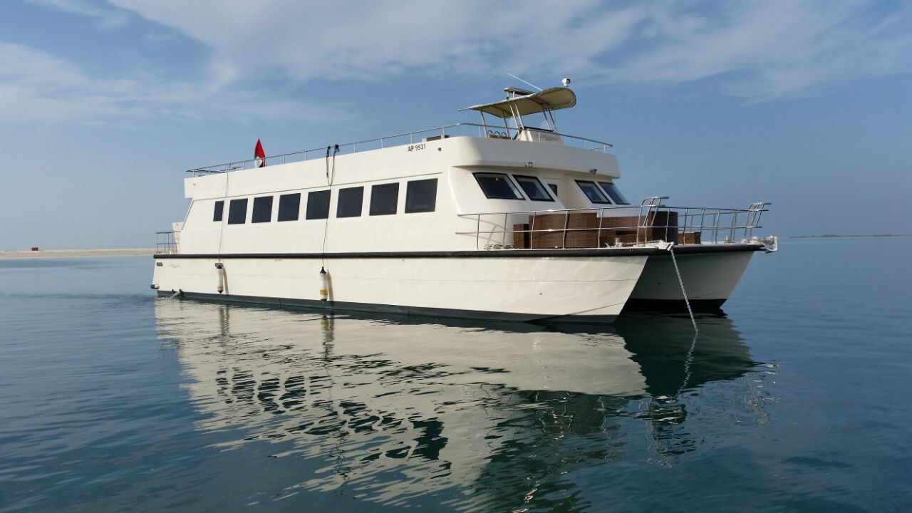 YACHT FOR SALE – CATAMARAN (Excellent Condition)-للبيع: يخت كاتاماران (حالة ممتازة) 1