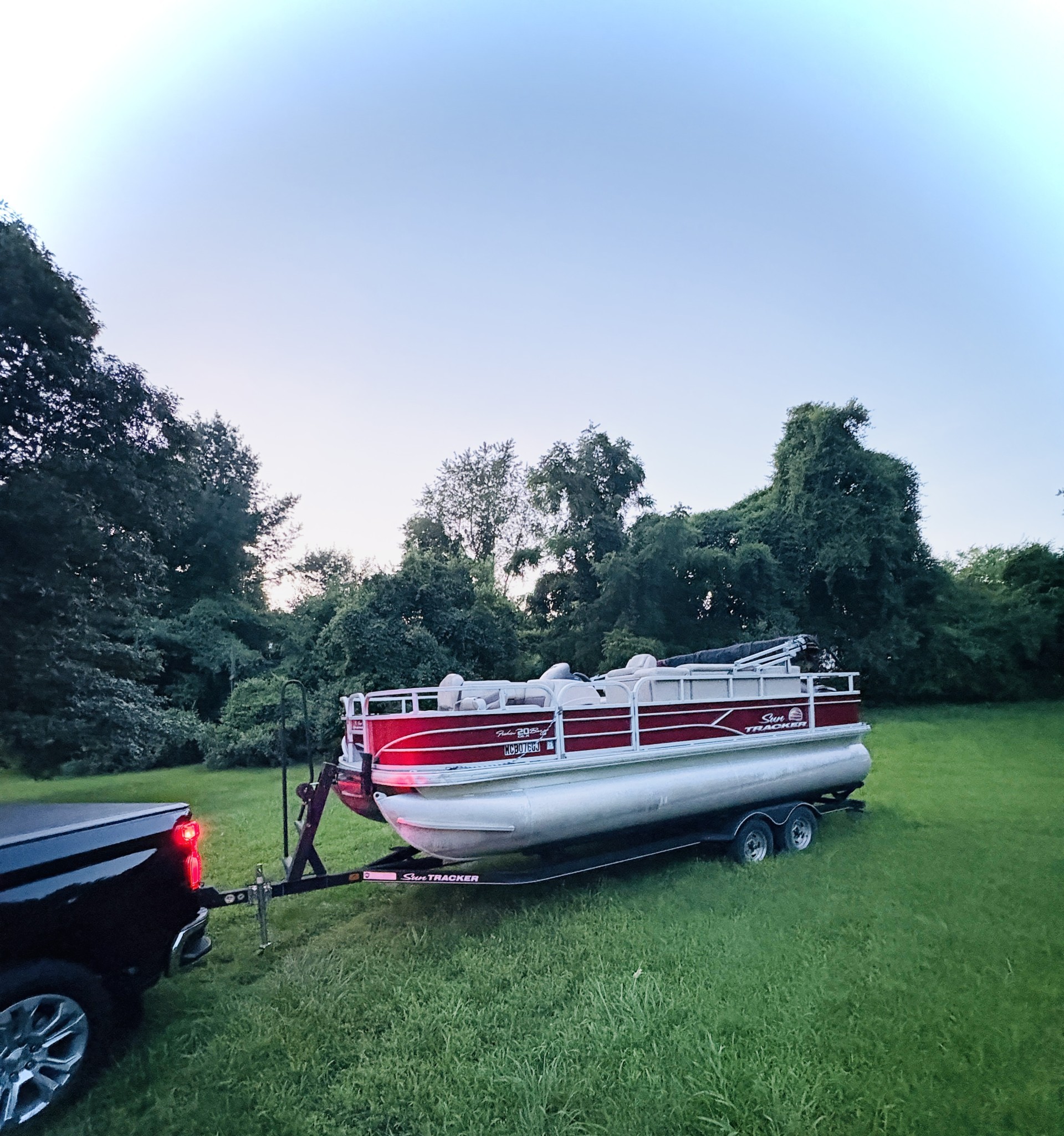 2019 Sun Tracker 20 DLX Pontoon - Mercury 90HP 1